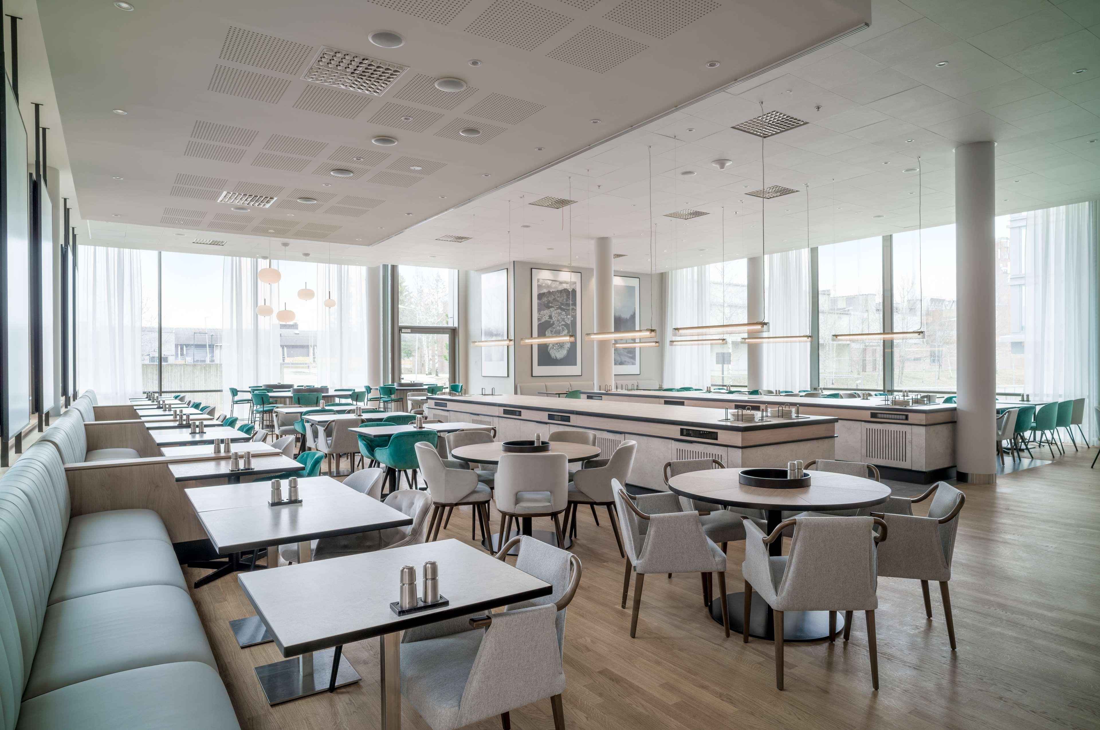 Radisson Red, Oslo Airport Hotell 4*